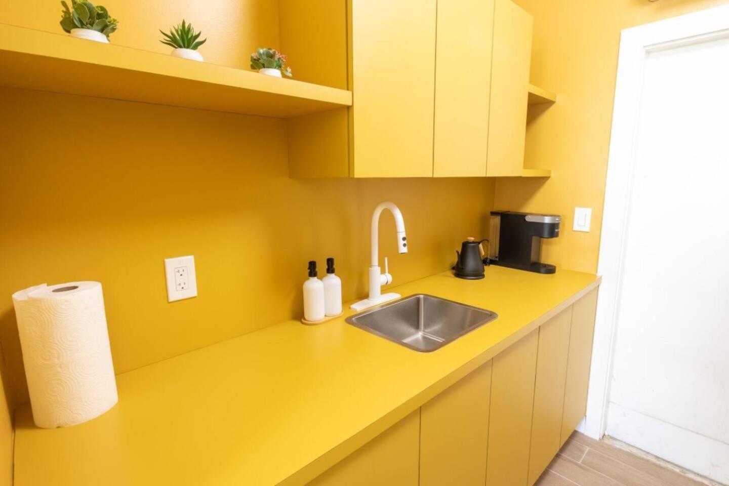 Stylish 2Bed Apartment El Portal Майами Экстерьер фото